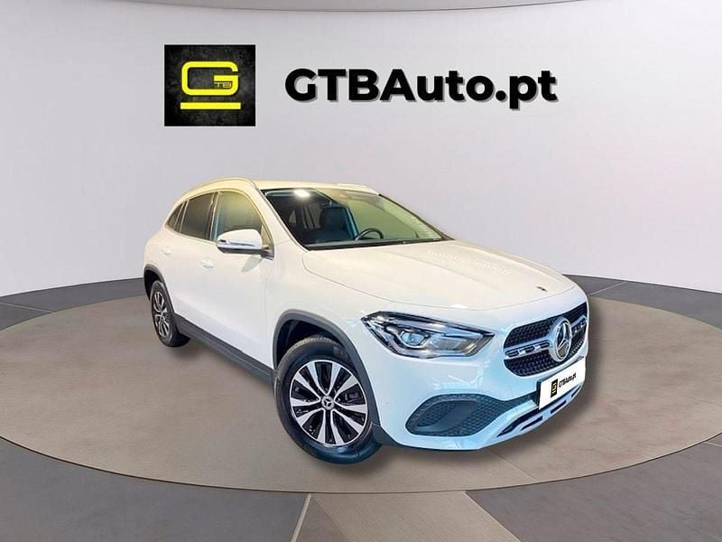 Branco Usado 2022 Mercedes GLA250 Style SUV | € 35.900 - Imagem 1/4