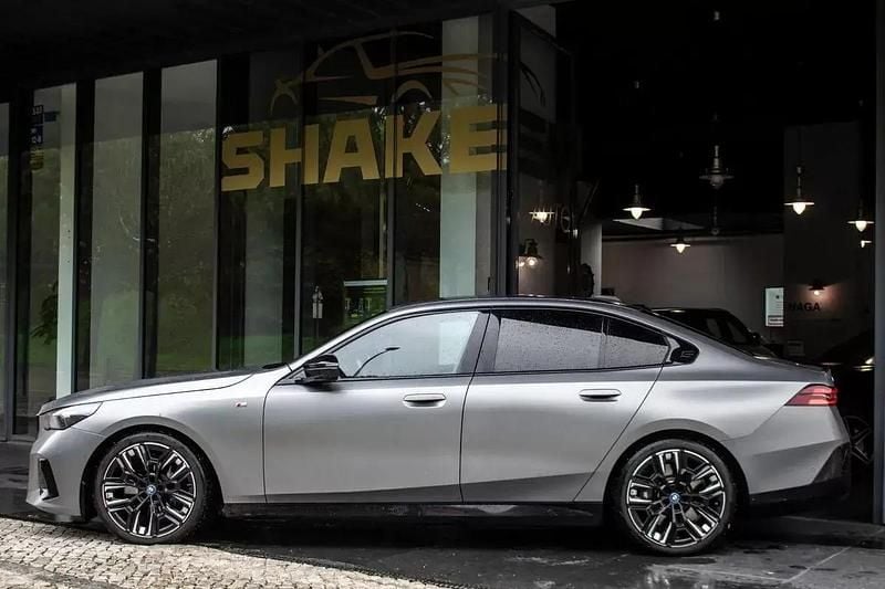 Usado BMW i5 442 kW (601 HP) 2023 Cinza antracite Coupé