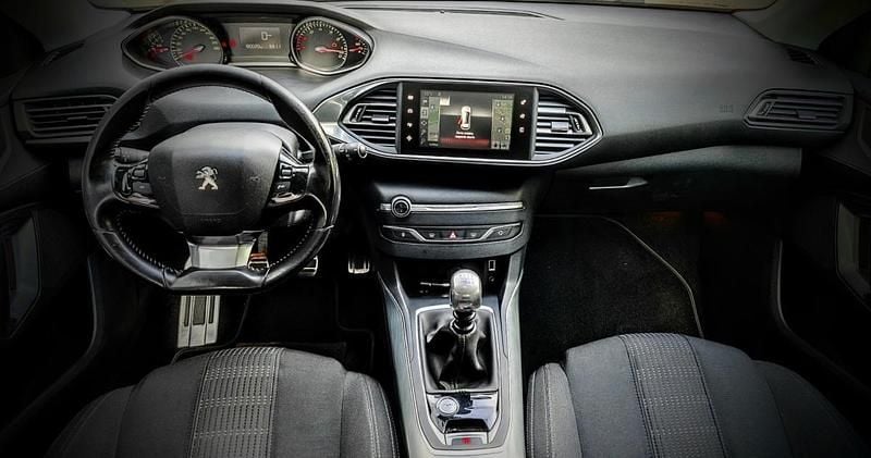 Usado Peugeot 308 130 HP (95 kW) 2016 Outra