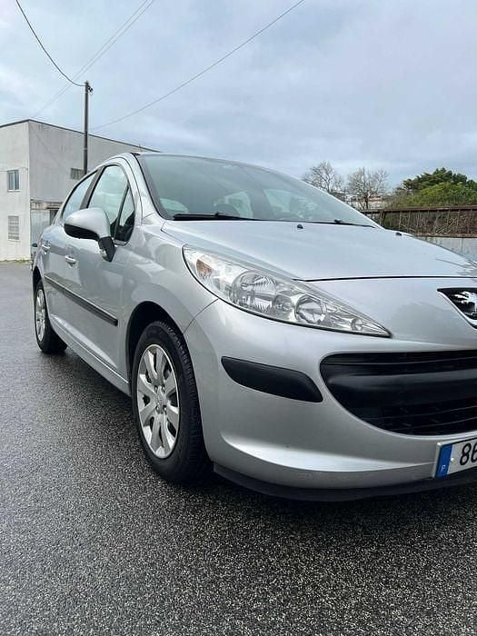 Usado 2008 Peugeot 207 Sedan | € 4.000 (Preço justo) - Imagem 1/4