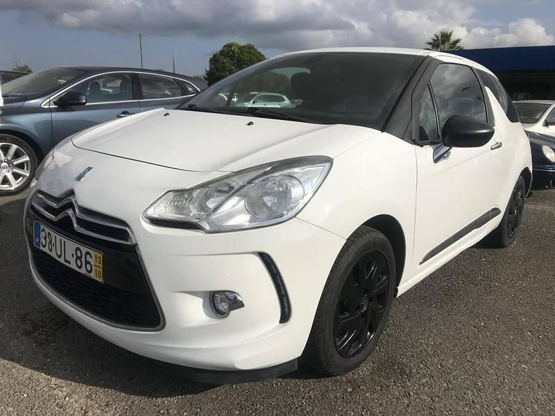 Branco Usado 2013 DS Automobiles DS3 Citadino | € 9.500 (Preço justo) - Imagem 1/4