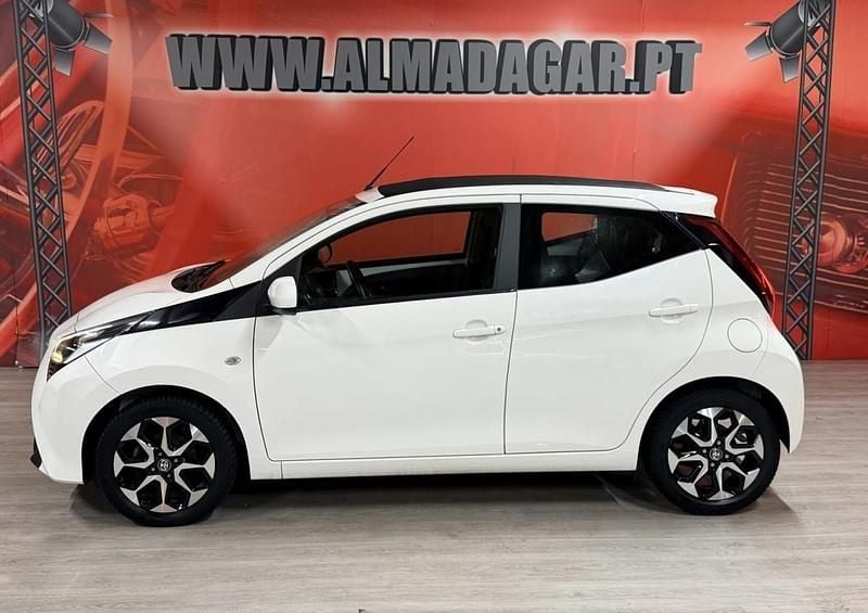 Usado Toyota Aygo X-play 72 HP (52 kW) 2019 Branco Citadino