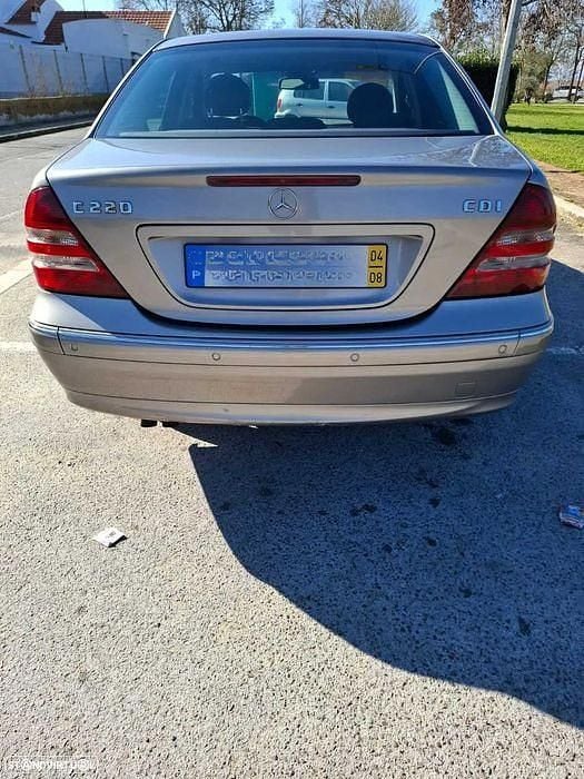 Cinzento Usado 2004 Mercedes C220 Classic Sedan | € 8.000 (Bom preço) - Imagem 1/4
