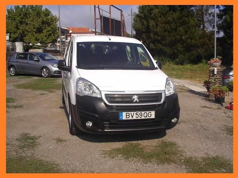 Branco Usado 2018 Peugeot Partner Monovolume | € 11.220 (Preço justo) - Imagem 1/4