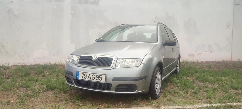 Cinza prata Usado 2005 Skoda Fabia Carrinha | € 3.500 (Preço justo) - Imagem 1/4