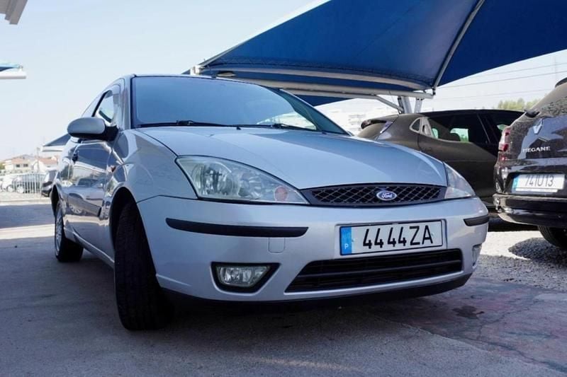 Cinzento Usado 2004 Ford Focus | € 2.350 (Preço justo) - Imagem 1/4