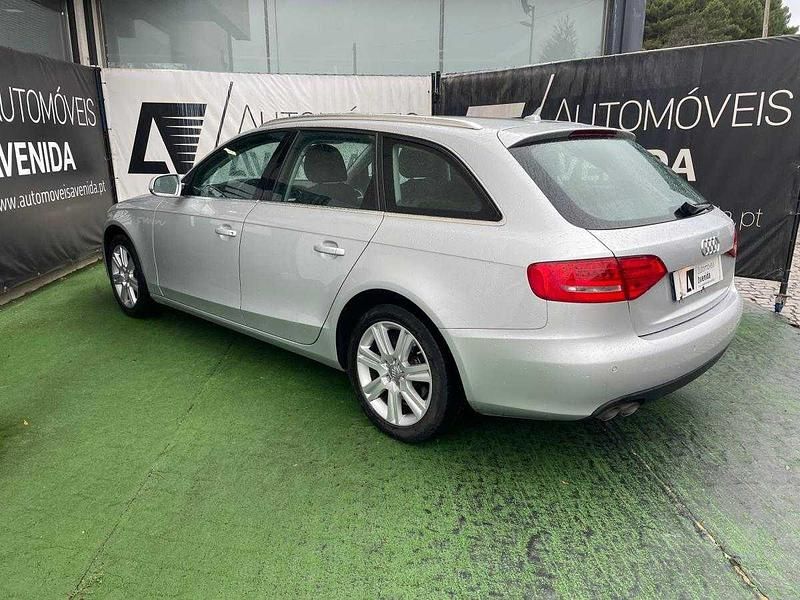 Usado Audi A4 136 HP (100 kW) 2011 Cinzento Carrinha