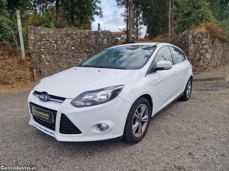 Branco Usado 2013 Ford Focus Titanium Citadino | € 10.500 (Preço justo) - Imagem 1/1