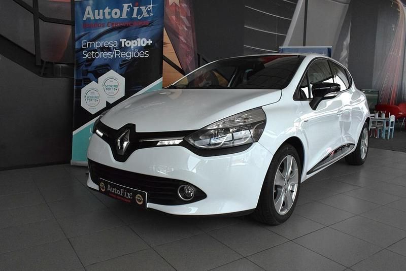 Branco Usado 2016 Renault Clio IV LIMITED Citadino | € 10.800 (Preço justo) - Imagem 1/4