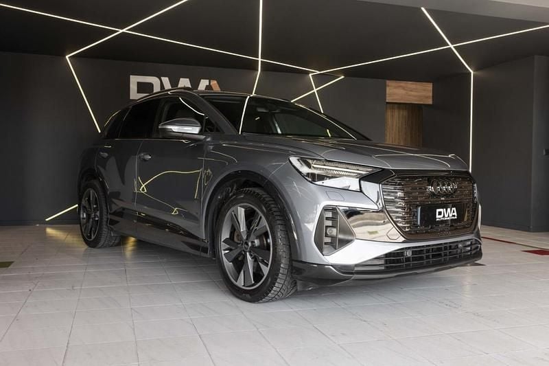 Usado Audi Q4 e-tron 150 kW (204 HP) 2021 Azul SUV