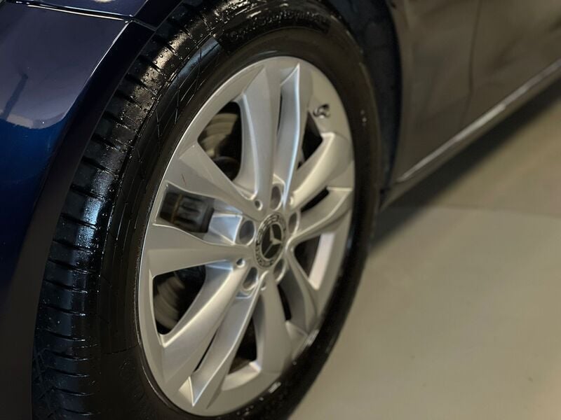 Usado Mercedes C220 Avantgarde 194 HP (142 kW) 2020 Azul Carrinha