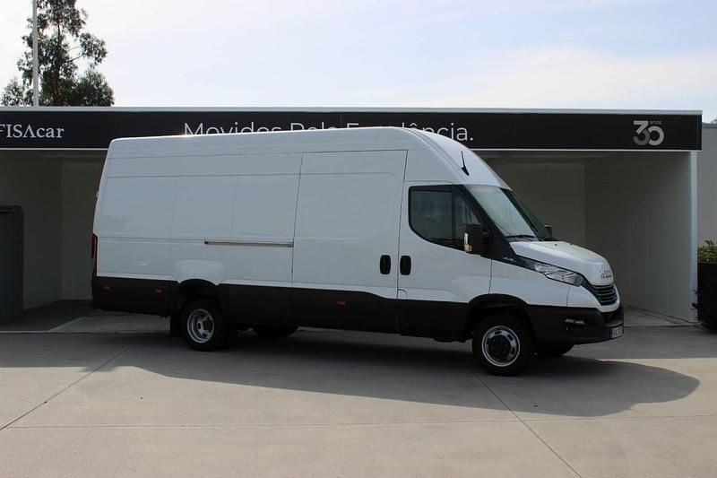 Branco Usado 2023 Iveco Daily Sedan | € 38.900 (Caro) - Imagem 1/4