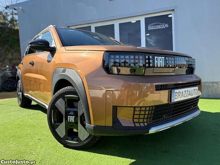 Usado Fiat Grande Panda 83 kW (113 HP) 2025 Castanho Citadino