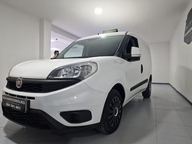 Branco Usado 2015 Fiat Doblò Monovolume | € 10.750 (Preço justo) - Imagem 1/4
