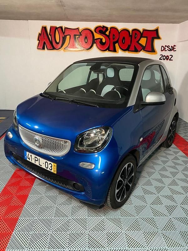 Azul Usado 2015 Smart ForTwo Coupé Passion Coupé | € 8.750 (Preço justo) - Imagem 1/4