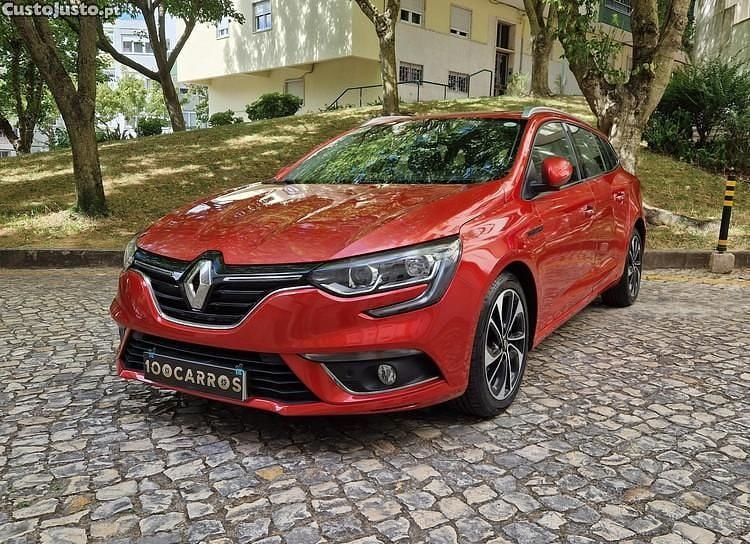Vermelho Usado 2017 Renault Mégane IV Zen Citadino | € 7.990 - Imagem 1/1