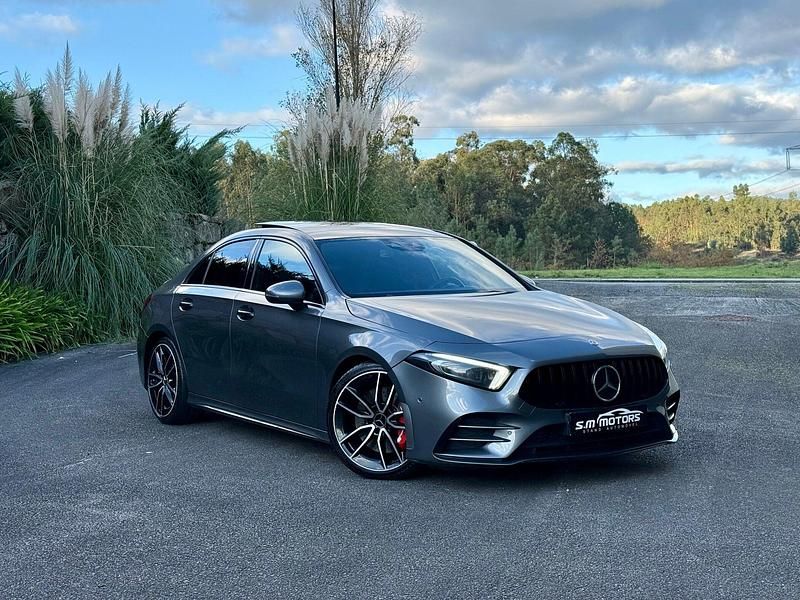 Cinza Usado 2020 Mercedes A35 AMG AMG Sedan | € 43.000 - Imagem 1/4