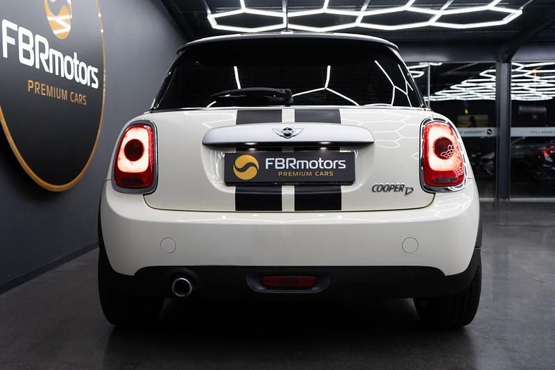 Usado Mini Cooper 116 HP (85 kW) 2015 Branco Citadino
