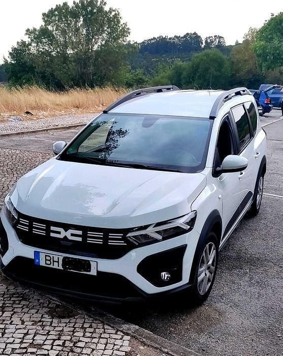 Branco Usado 2024 Dacia Jogger Expression Sedan | € 16.500 - Imagem 1/4