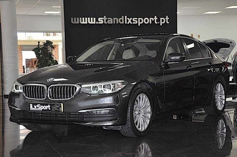 Cinza Usado 2020 BMW 530e iPerformance Sedan | € 32.990 (Bom preço) - Imagem 1/4