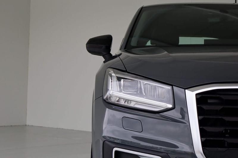 Usado Audi Q2 116 HP (85 kW) 2017 Cinzento SUV