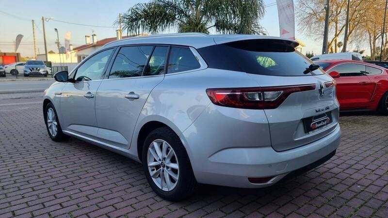 Usado Renault Mégane IV 95 HP (69 kW) 2018 Cinzento Carrinha