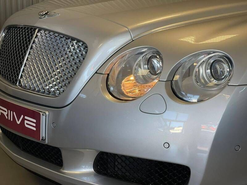 Usado Bentley Continental 560 HP (411 kW) 2007 Cinzento Sedan