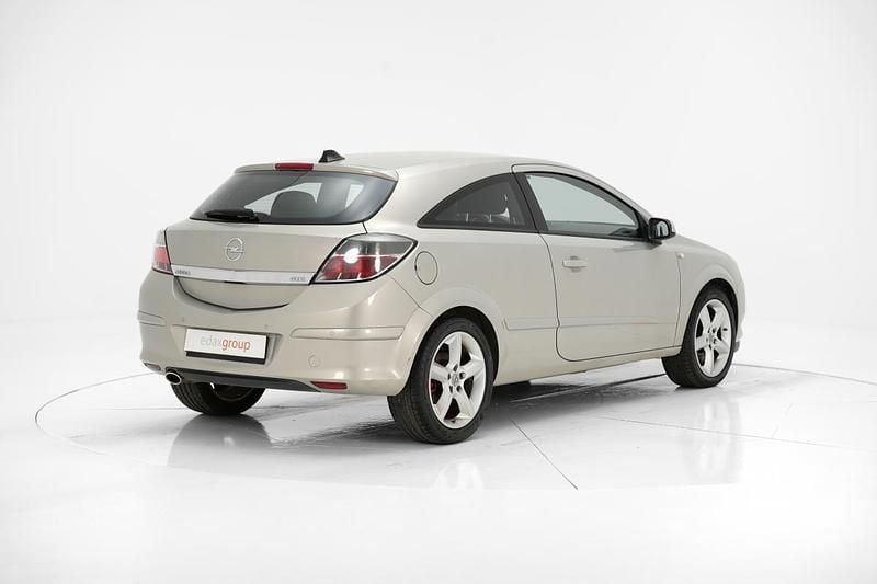 Usado Opel Astra GTC 125 HP (91 kW) 2008 Cinzento