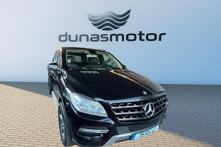 Preto Usado 2012 Mercedes ML250 SUV | € 21.900 - Imagem 1/4