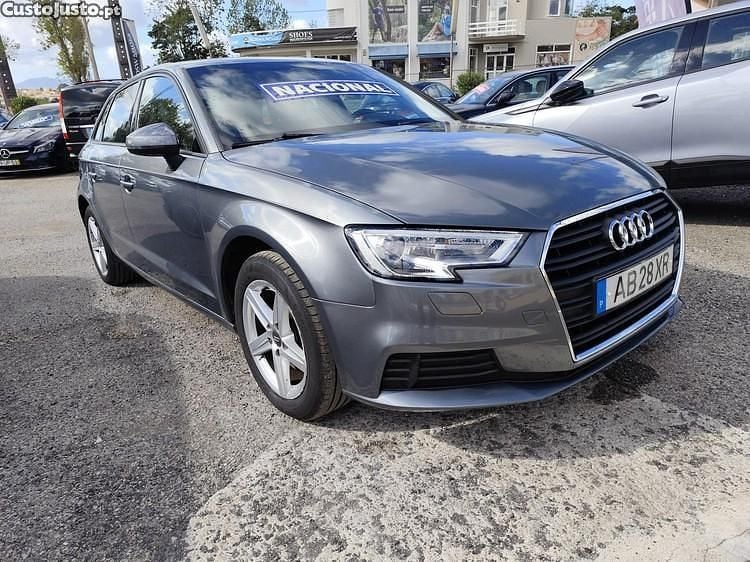 Cinza Usado 2020 Audi A3 Sportback Design Citadino | € 17.900 (Preço justo) - Imagem 1/1