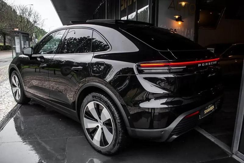 Usado Porsche Macan 4 Electric 300 kW (408 HP) 2025 Preto SUV