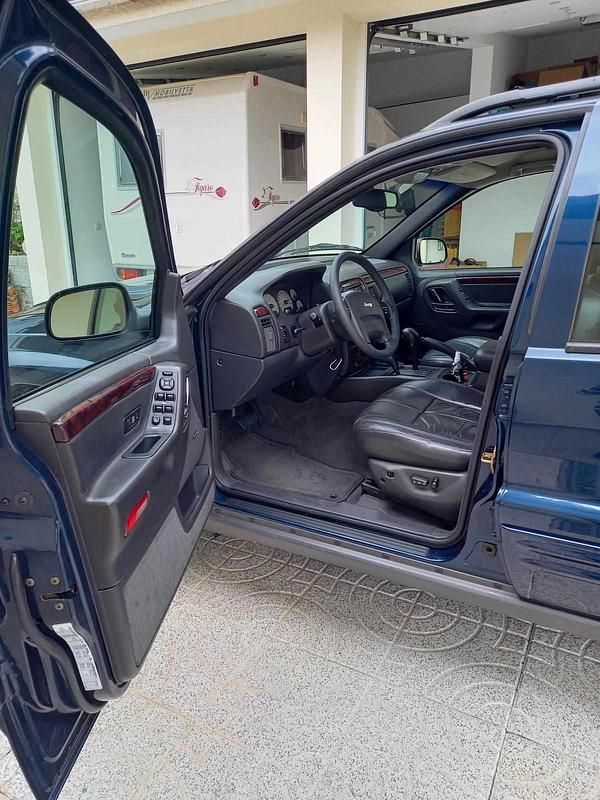 Usado Jeep Grand Cherokee 140 HP (102 kW) 2000 Azul SUV