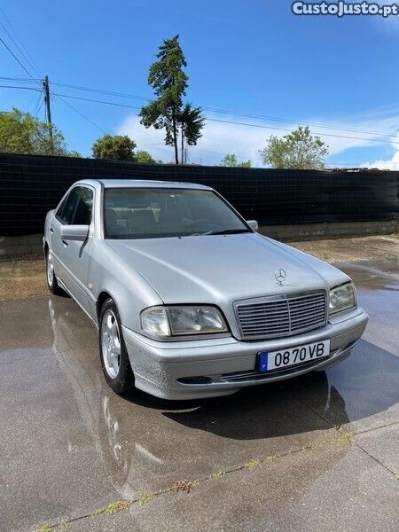 Cinza Usado 1998 Mercedes C250 | € 5.750 - Imagem 1/1
