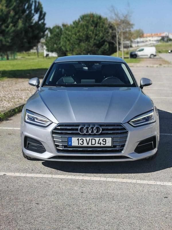 Cinzento Usado 2018 Audi A5 Sportback Design Citadino | € 31.500 (Preço justo) - Imagem 1/4