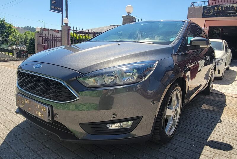 Cinzento Usado 2018 Ford Focus ST-Line Carrinha | € 11.490 (Super Preço) - Imagem 1/4