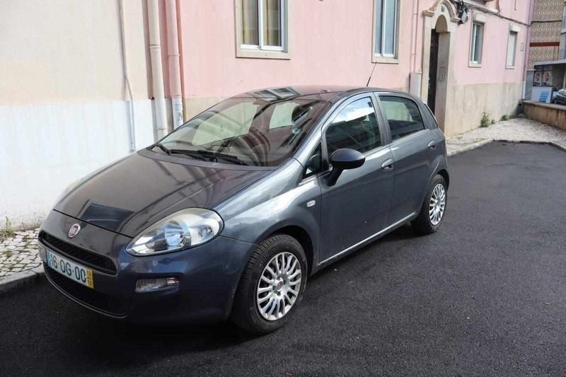 Cinzento Usado 2013 Fiat Punto Citadino | € 4.800 (Bom preço) - Imagem 1/4