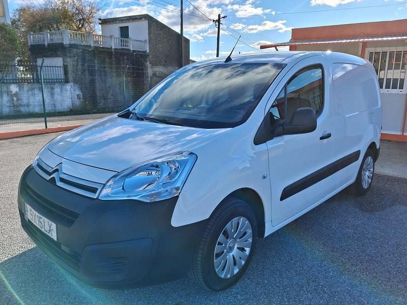 Branco Usado 2018 Citroën Berlingo Feel Monovolume | € 12.250 (Preço justo) - Imagem 1/4