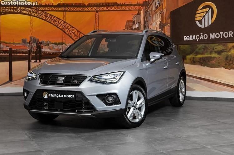 Cinza Usado 2021 Seat Arona FR SUV | € 15.900 (Preço justo) - Imagem 1/1
