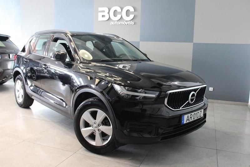 Preto Usado 2022 Volvo XC40 Momentum SUV | € 24.990 (Preço justo) - Imagem 1/4