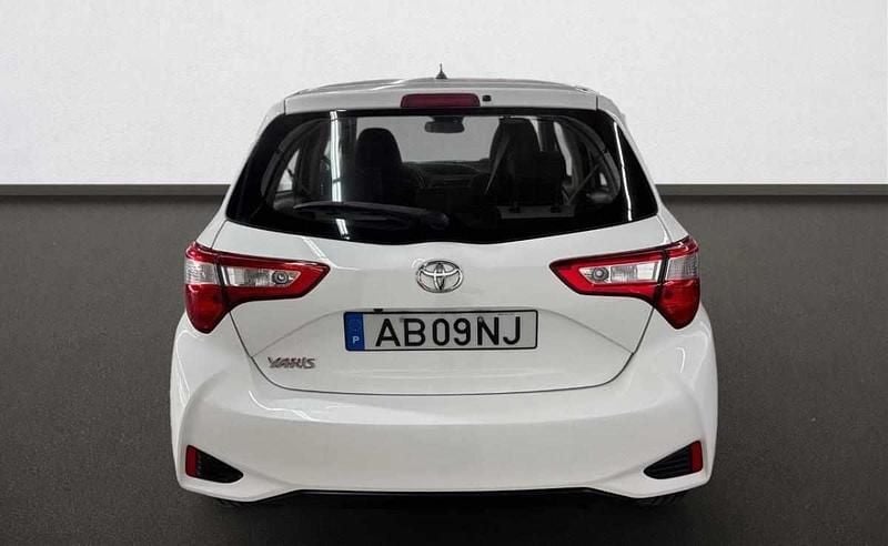Usado Toyota Yaris 72 HP (52 kW) 2020 Branco Citadino