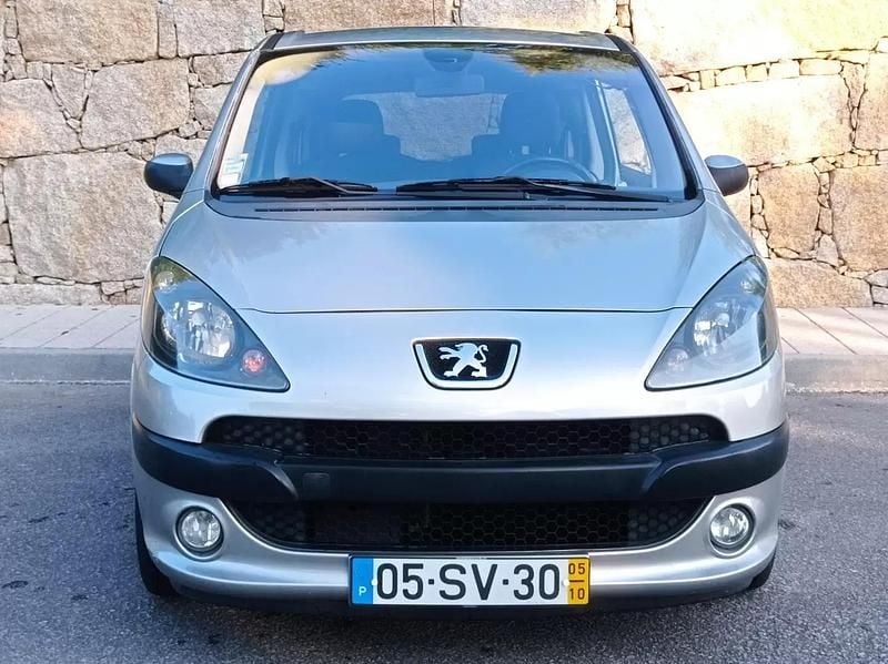 Usado Peugeot 1007 68 HP (50 kW) 2005 Cinza prata Monovolume