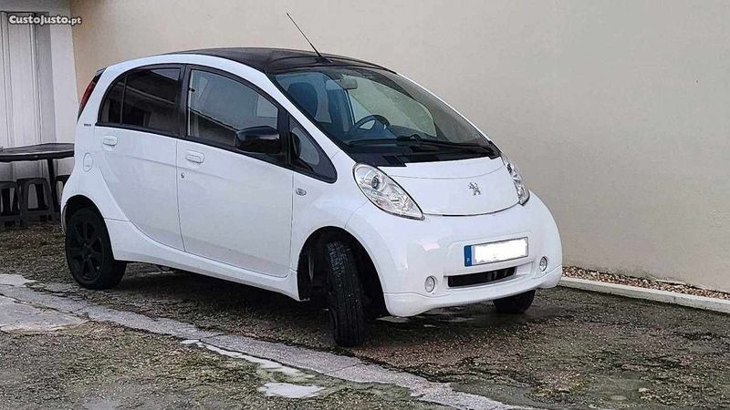 Branco Usado 2011 Peugeot iON Citadino | € 7.500 - Imagem 1/4