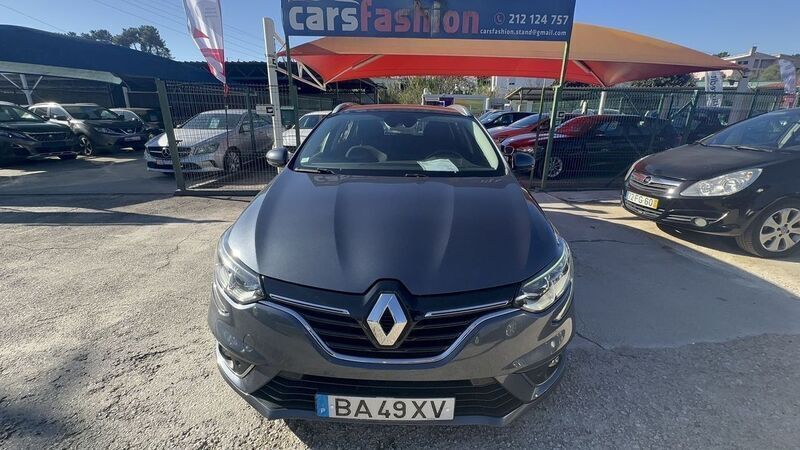 Cinzento Usado 2018 Renault Mégane GrandTour Dynamique Carrinha | € 15.000 (Bom preço) - Imagem 1/4