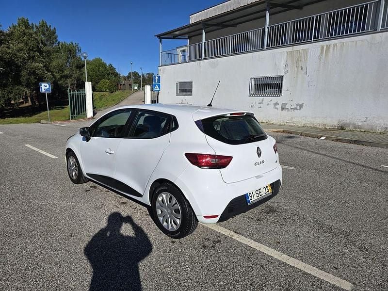 Usado Renault Clio IV Zen 75 HP (55 kW) 2016 Sedan