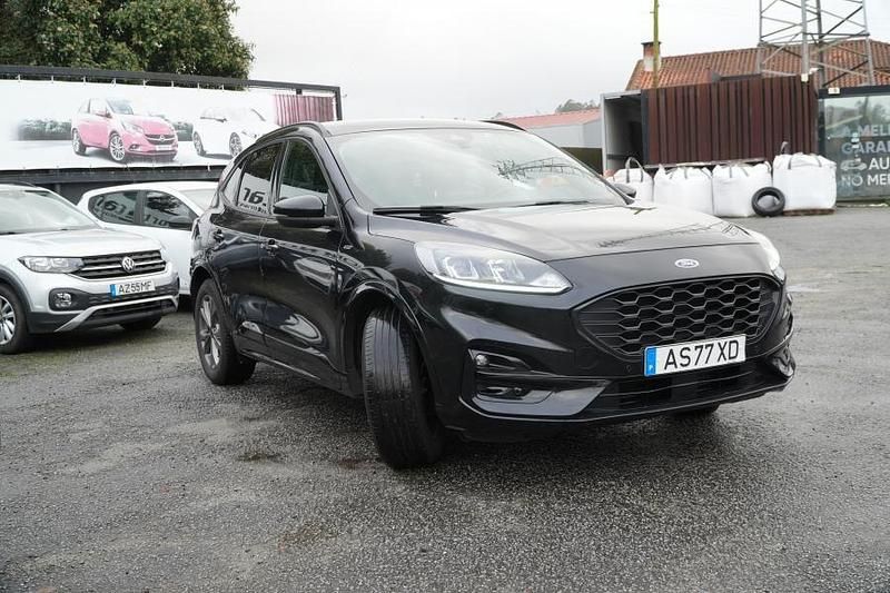 Usado Ford Kuga ST-Line 150 HP (110 kW) 2022 Preto SUV