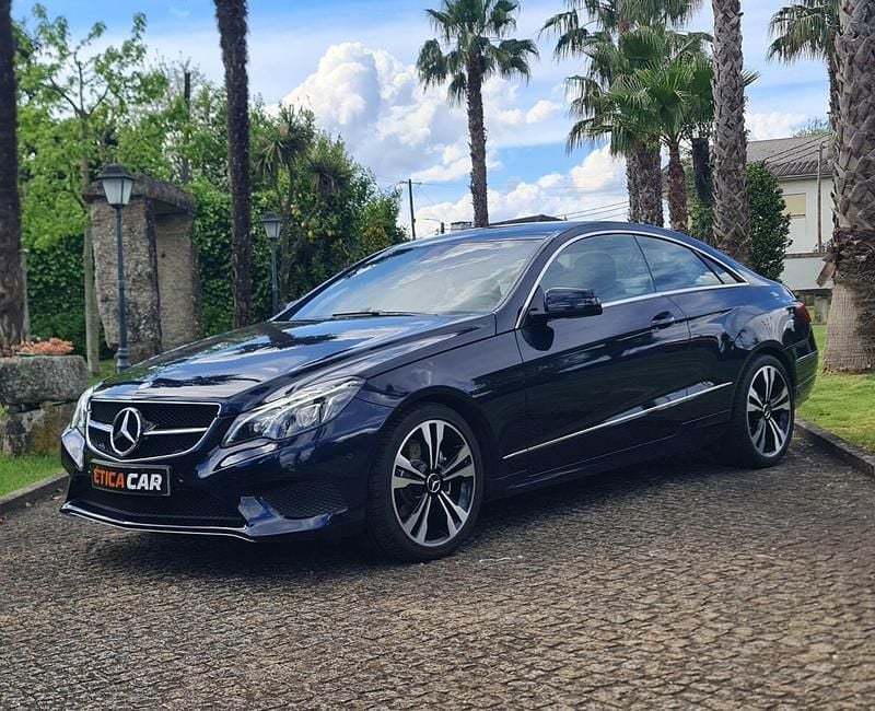 Azul Usado 2015 Mercedes E220 Coupé | € 22.900 (Preço elevado) - Imagem 1/4