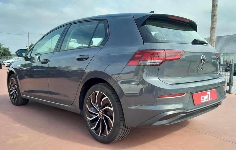 Usado VW Golf VIII Style 150 HP (110 kW) 2021 Cinzento