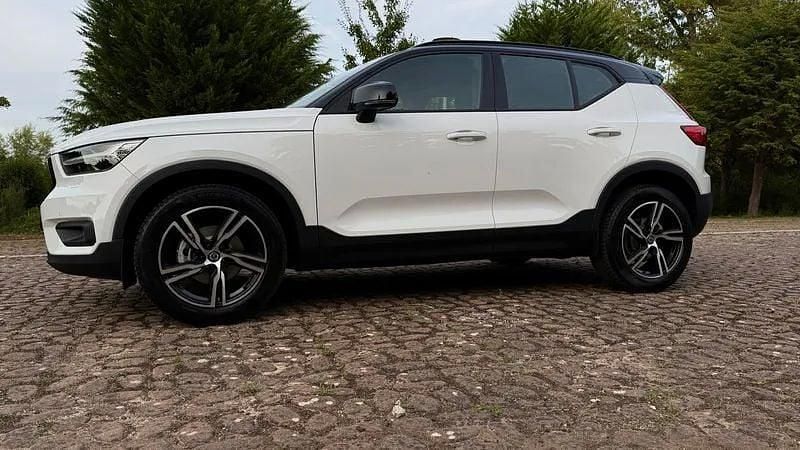 Usado Volvo XC40 Momentum 129 HP (94 kW) 2021 Branco SUV