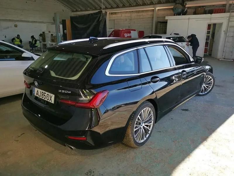 Usado BMW 330e 292 HP (214 kW) 2021 Preto Carrinha