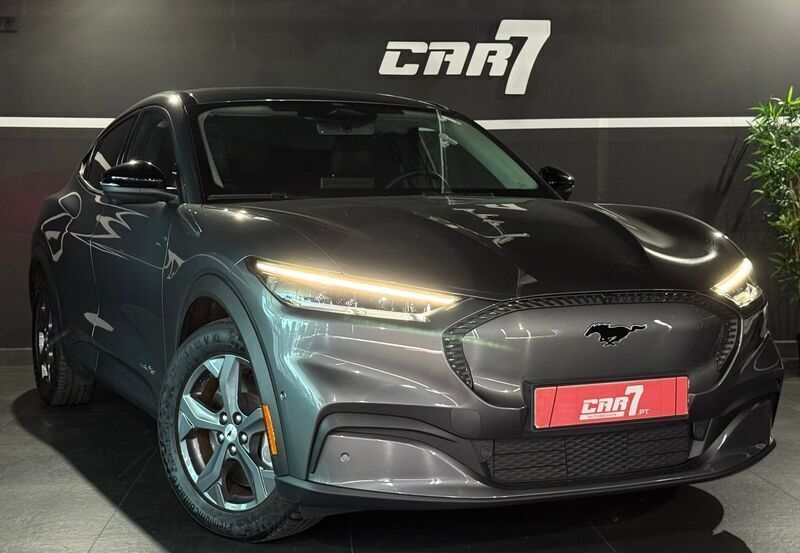 Cinza Usado 2024 Ford Mustang Mach-E SUV | € 45.990 - Imagem 1/4